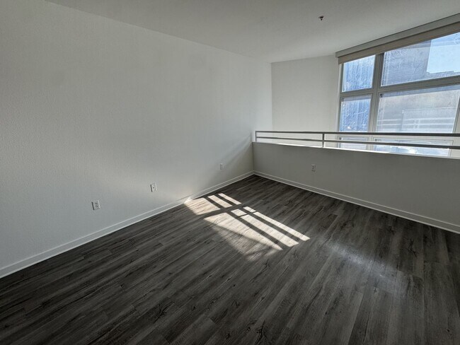 Interior Photo - Canvas LA