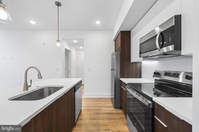 Building Photo - 4324 Lancaster Ave