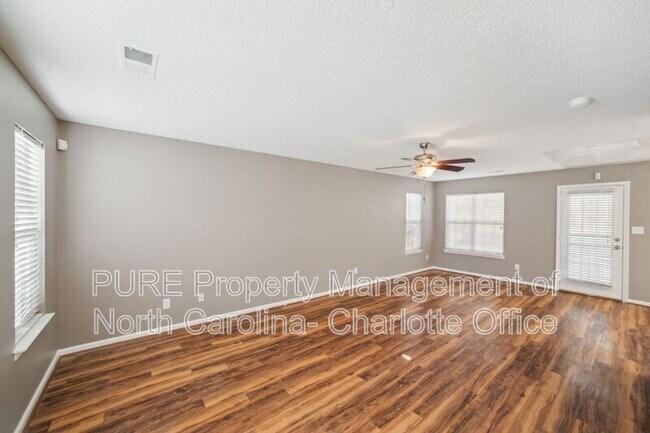 Foto del edificio - 3334 Nevin Brook Rd
