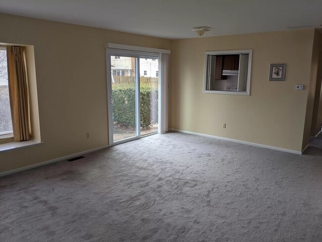 Family Room - 4800 Moreland Dr W