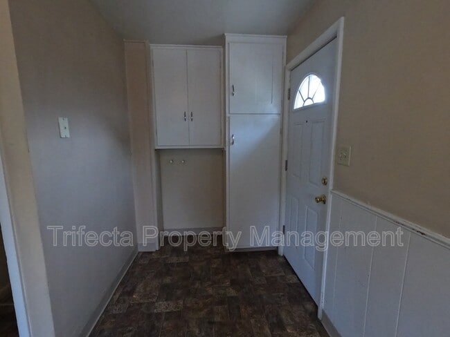 Building Photo - 622 Miller Dr