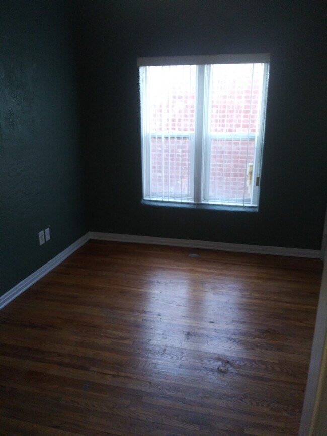 Building Photo - 1414 Cravens Ave
