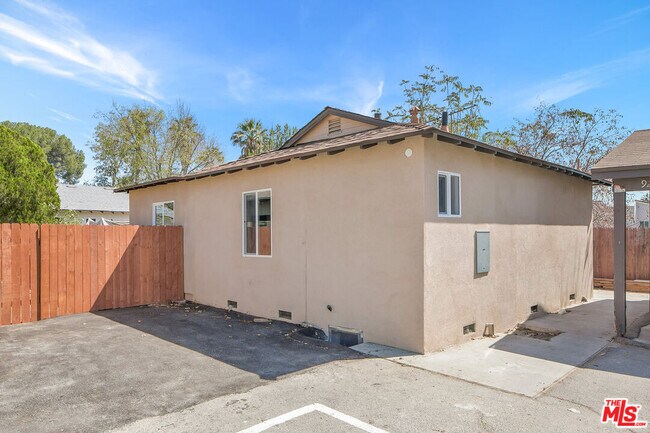 Building Photo - 9211 Langdon Ave