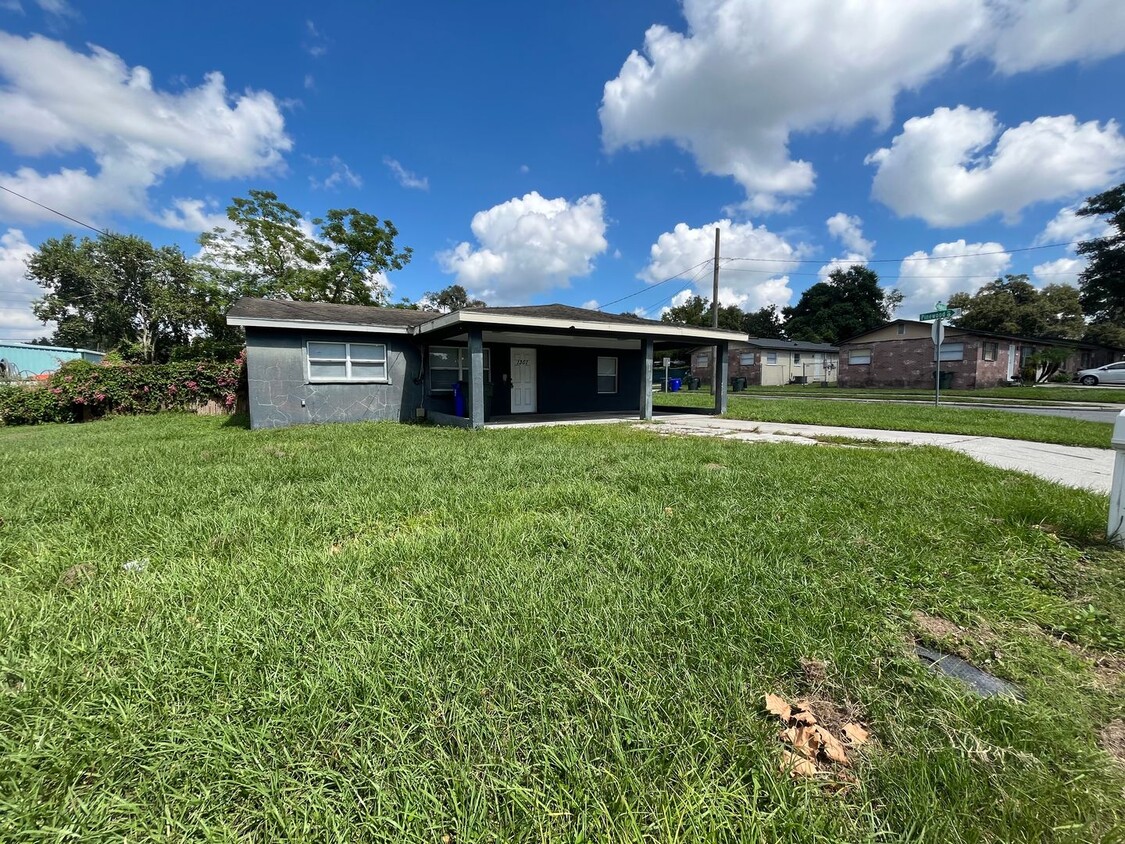 Primary Photo - Cozy home located in Lakeland