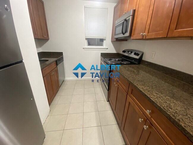 Foto del edificio - 10 Parker Hill Ave