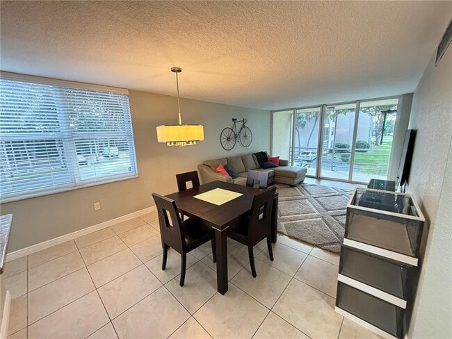 Foto del edificio - 9491 Evergreen Pl