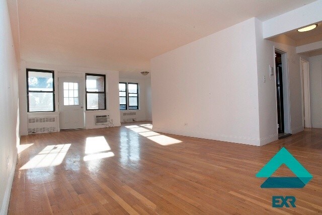 Building Photo - 1535 E 14th St