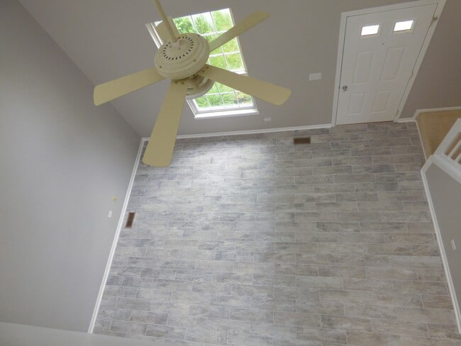 Foto del edificio - 222 Newbury Dr