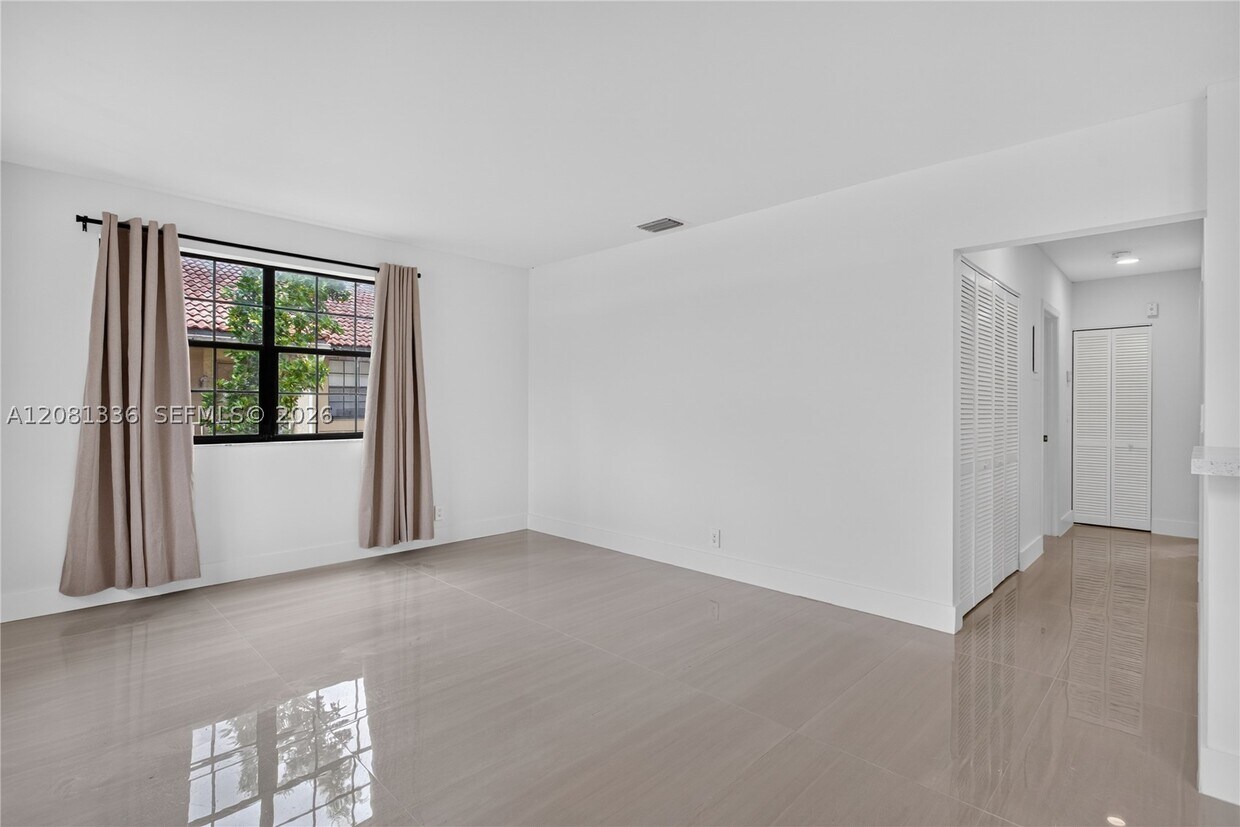 Building Photo - 2830 Coral Springs Dr