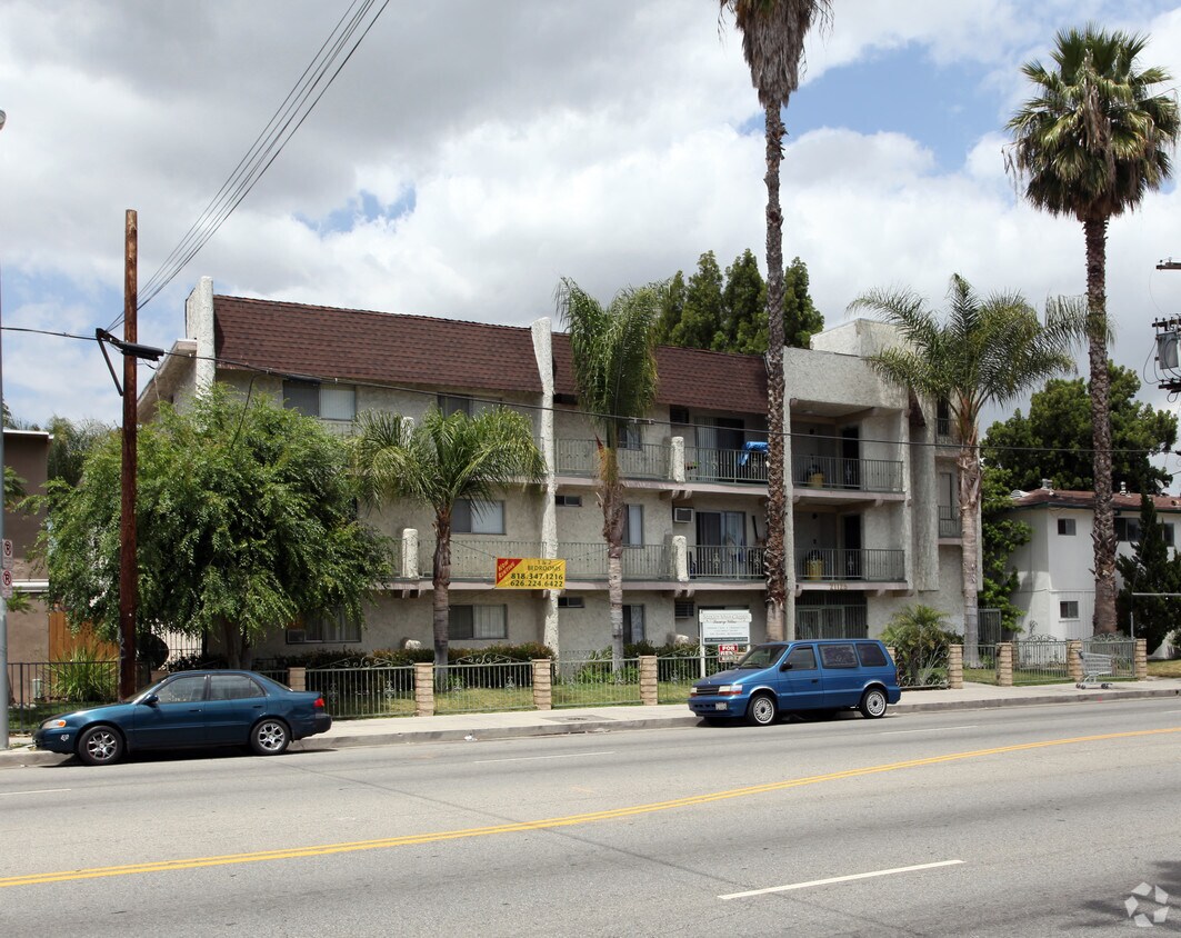 Primary Photo - Saticoy Villa Grande