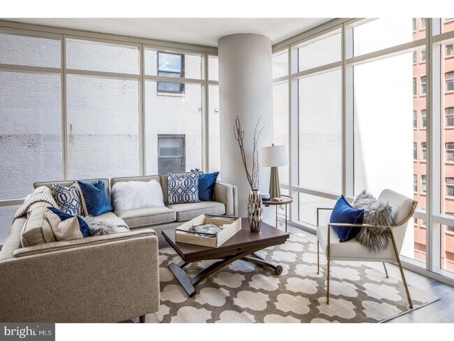 Building Photo - 1213 Walnut Street Unit 1B-1607