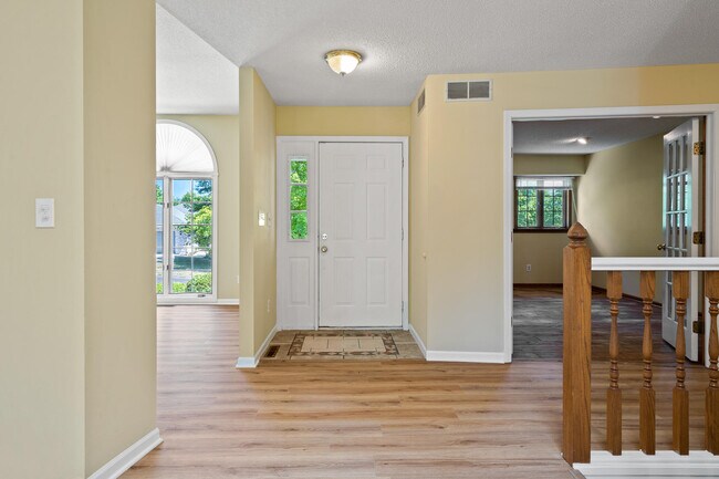 Foto del edificio - 2601 Hillshire Dr