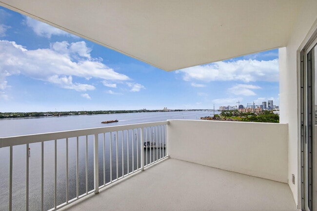 Foto del edificio - 2600 N Flagler Dr