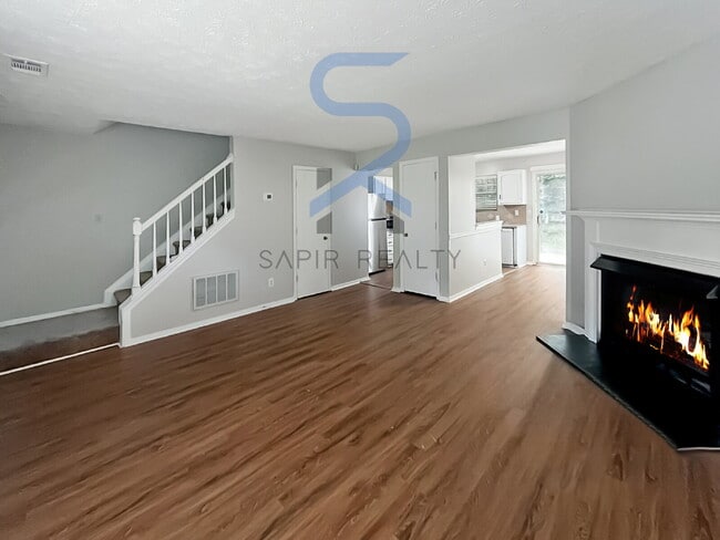 Building Photo - 5749 Wells Cir