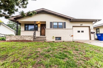 Building Photo - 1011 Skyline Dr