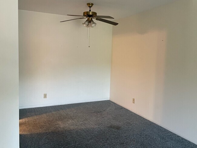 Foto del edificio - 3004 Glenmore Ave