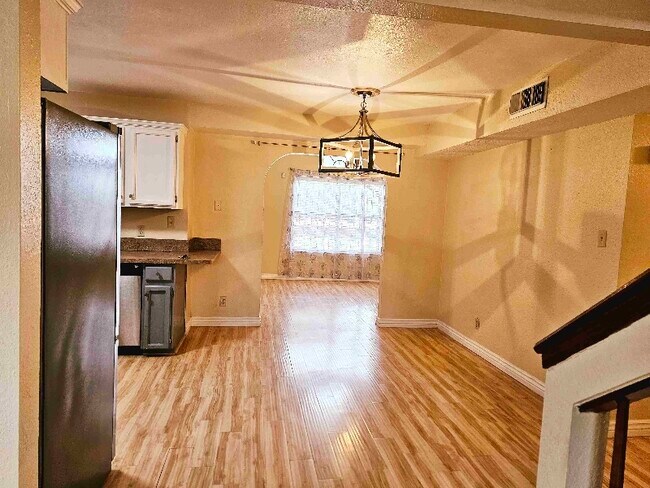 Building Photo - 11148 Loma Escondida Dr