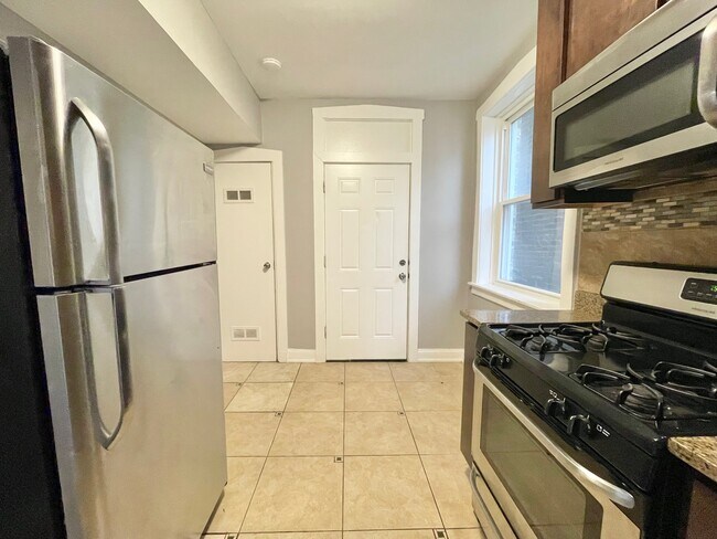 Foto del edificio - 3752 W Division St