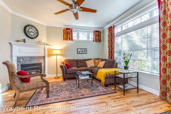 Building Photo - 3 br, 2 bath House - 852 E Denise St