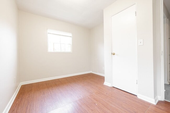 Foto del edificio - 2965-2967 McGuffey Rd