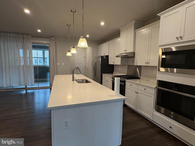 Foto del edificio - 8711 Shady Pines Dr