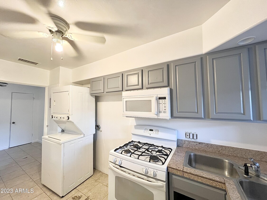 Building Photo - 2945 N 19th Ave