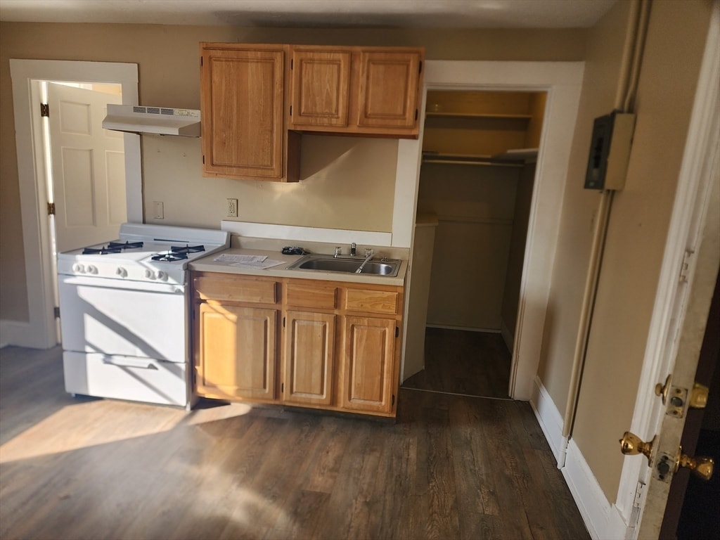 Building Photo - 21 Highland St