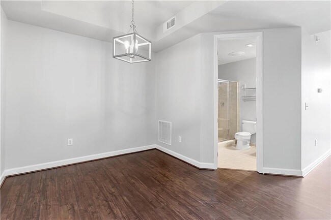 Building Photo - 711 Cosmopolitan Dr NE