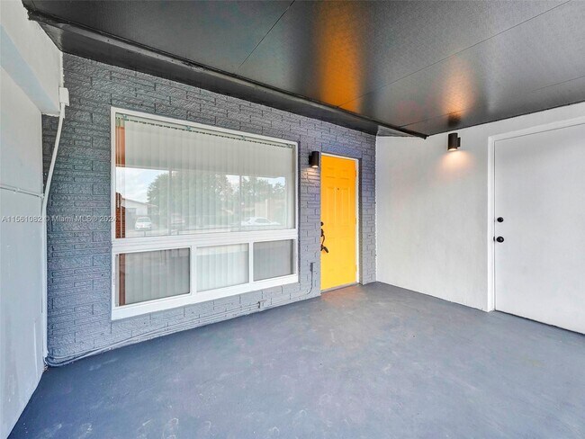 Building Photo - 5727 SW 27th St