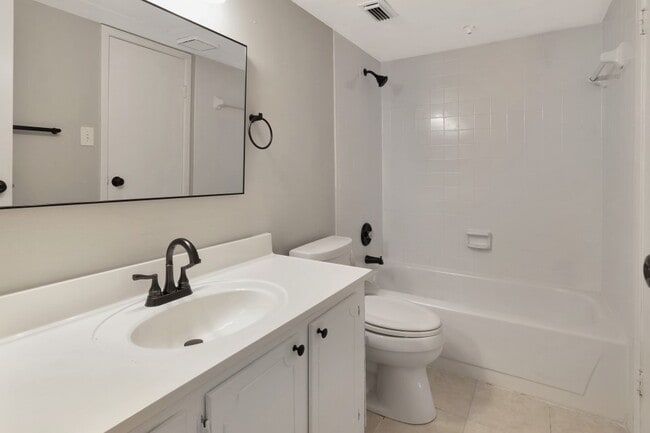 Building Photo - 14777 Wunderlich Dr