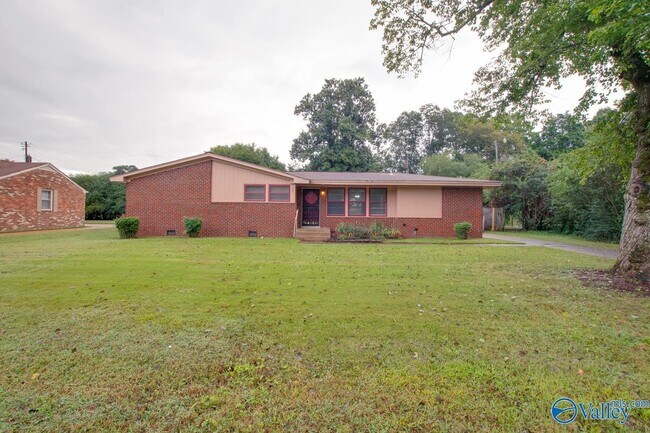 Building Photo - 4108 Lakeview Dr NW