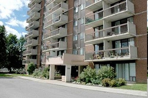 Building Photo - Montfort Manor