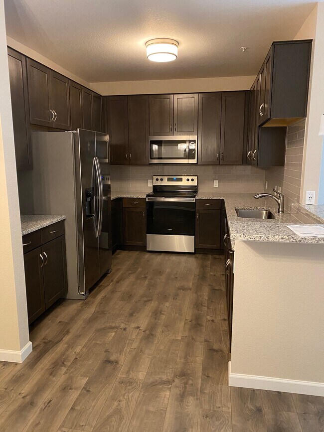 Kitchen - 15700 E Jamison Dr