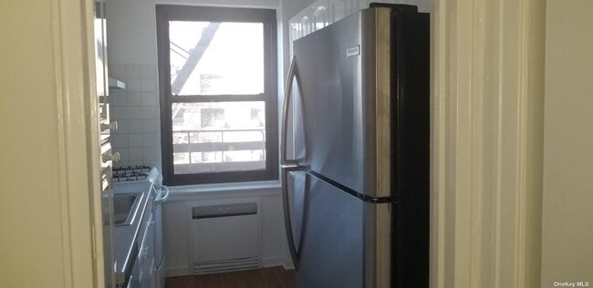 Foto del edificio - 73-45 210th St