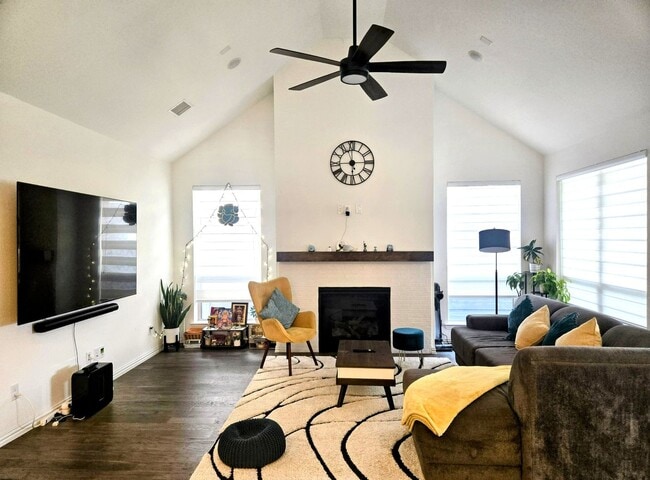 Foto del edificio - 536 Cedarwood St