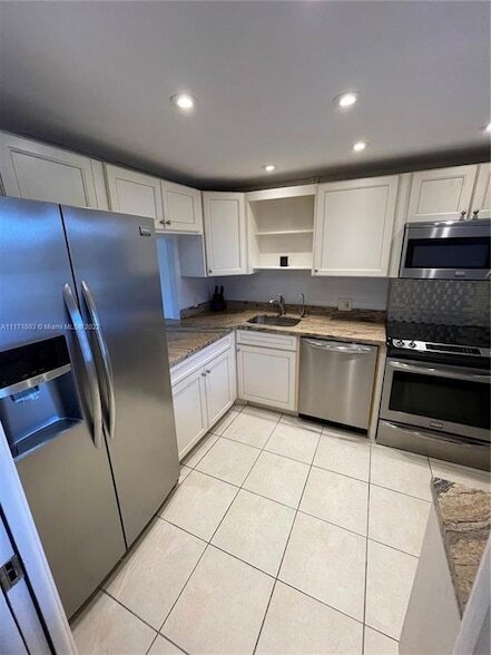 Foto del edificio - 3100 N Palm Aire Dr