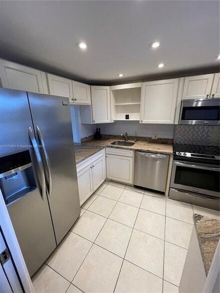 Building Photo - 3100 N Palm Aire Dr