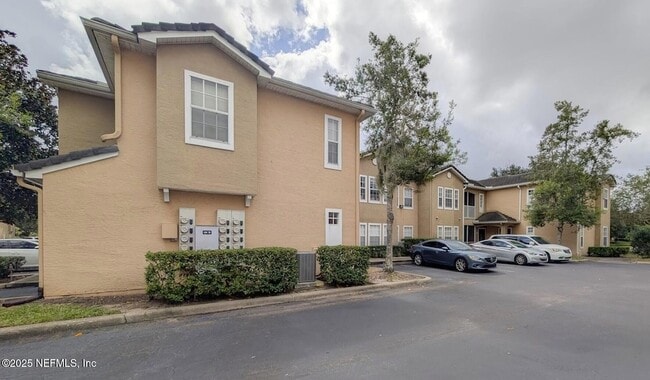 Building Photo - 10075 Gate Pkwy N
