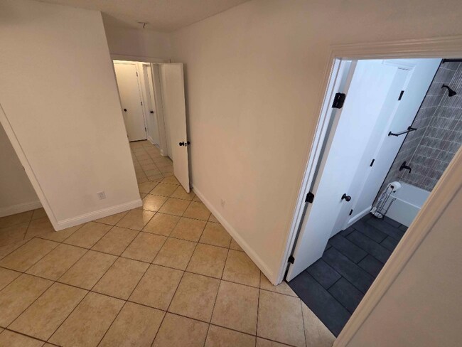 Foto del edificio - 1033 Lakeview Ct