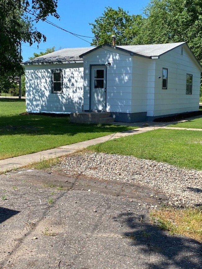 Building Photo - 2 Bedrooms, 1 Bathroom Single Family Home ...