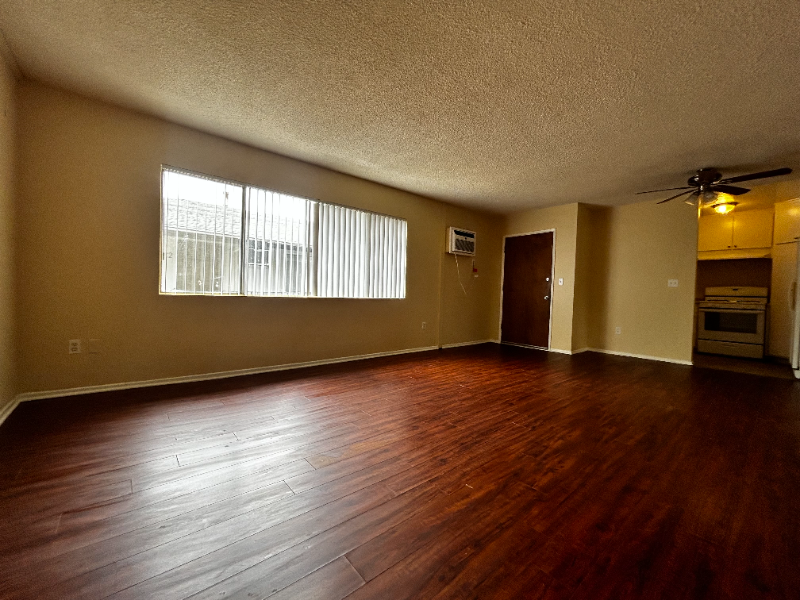 Primary Photo - 1545 Mentone Ave