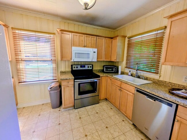 Photo - 1126 Martin St House