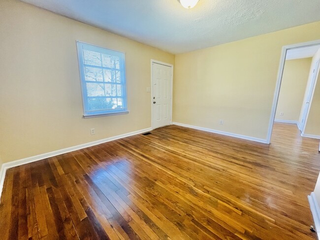 Building Photo - 4519 Wildwood Ave