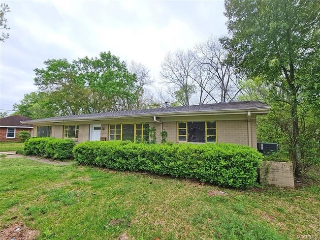 Building Photo - 1220 Lynwood Dr
