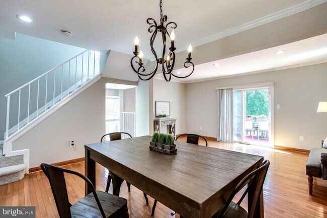 Foto del edificio - 8822 Birchwood Way