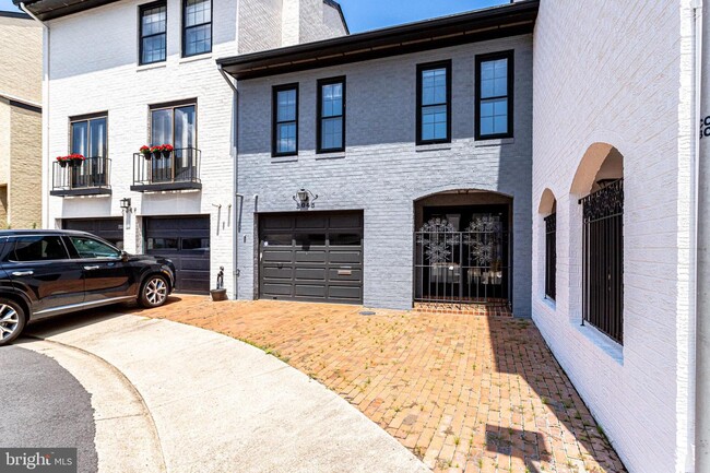 Building Photo - 2045 N Abingdon St
