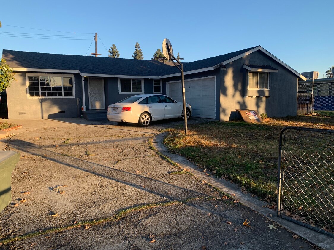 Primary Photo - 2942 Vamana St