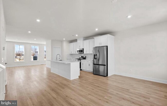 Building Photo - 131 Heyford Dr