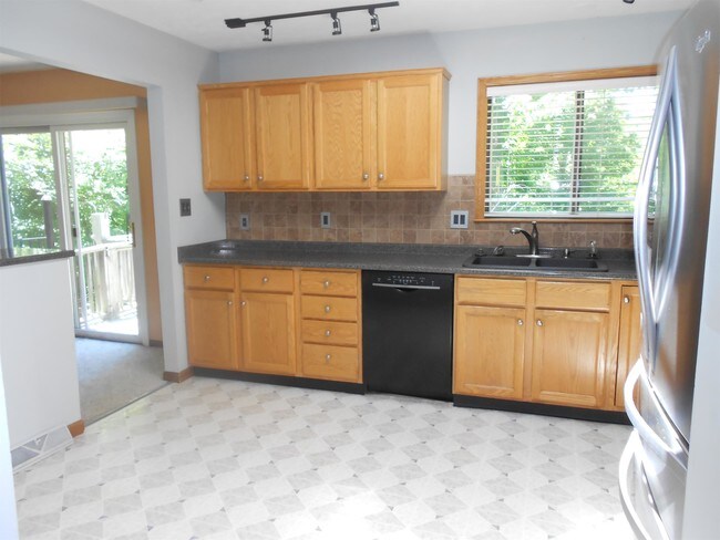 Building Photo - 43 Briarwood Dr