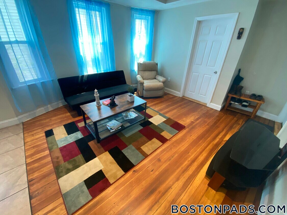 Foto principal - 74 Wyeth St
